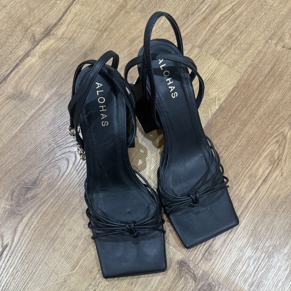 ALOHAS strap heels - Picture 3 of 8